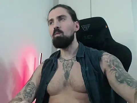 Snapshot of MateoHunk chatting on December 4, 2:05 pm MateoHunk online show from December 4, 2:05 pm