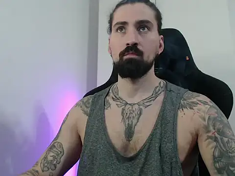 Snapshot of MateoHunk chatting on November 18, 11:02 am MateoHunk online show from November 18, 11:02 am