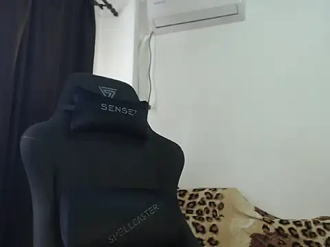 Snapshot of MateoHunk chatting on September 10, 8:35 am MateoHunk online show from September 10, 8:35 am