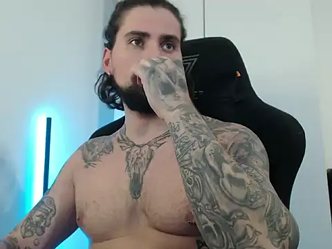 Snapshot of MateoHunk chatting on October 25, 6:08 pm MateoHunk online show from October 25, 6:08 pm