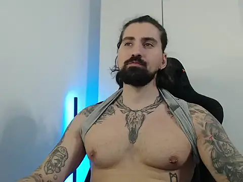 Snapshot of MateoHunk chatting on October 13, 10:17 am MateoHunk online show from October 13, 10:17 am