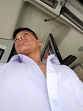 Snapshot of alexchir4 chatting on October 29, 5:12 pm alexchir4 online show from October 29, 5:12 pm