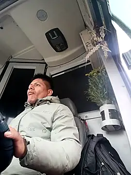 Snapshot of alexchir4 chatting on November 10, 11:48 am alexchir4 online show from November 10, 11:48 am