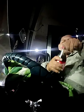 Snapshot of alexchir4 chatting on December 5, 9:52 am alexchir4 online show from December 5, 9:52 am