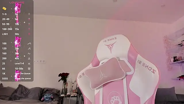 Snapshot of DarkMouseee chatting on October 24, 1:32 pm DarkMouseee online show from October 24, 1:32 pm