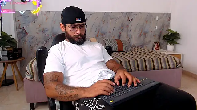 hanz col online show from April 4, 1:23 am