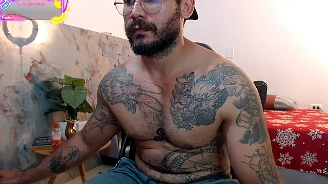 Snapshot of hanz_col chatting on October 11, 9:16 pm hanz col online show from October 11, 9:16 pm