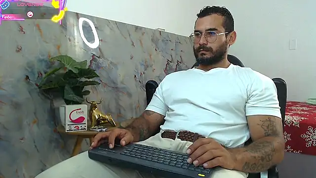 Snapshot of hanz_col chatting on October 8, 3:35 pm hanz col online show from October 8, 3:35 pm