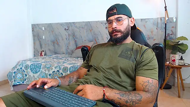 hanz col online show from November 26, 2:33 am