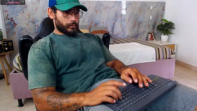 hanz col online show from April 22, 2:13 pm