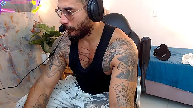 Snapshot of hanz_col chatting on September 15, 8:53 pm hanz col online show from September 15, 8:53 pm