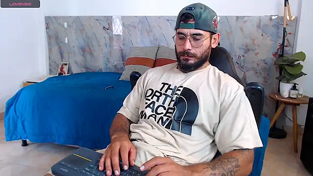 hanz col online show from December 19, 3:25 pm