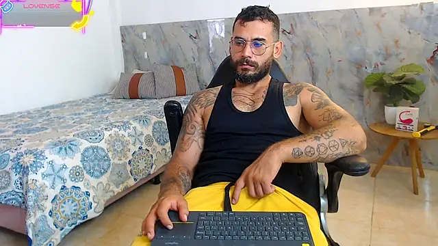 Snapshot of hanz_col chatting on October 25, 1:01 pm hanz col online show from October 25, 1:01 pm