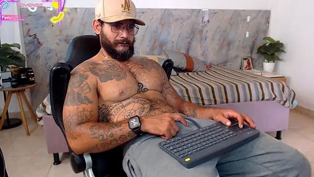 hanz col online show from April 7, 4:31 pm