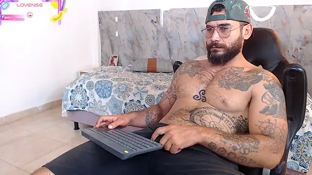 hanz col online show from December 4, 7:02 pm