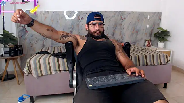 hanz col online show from April 5, 1:34 am