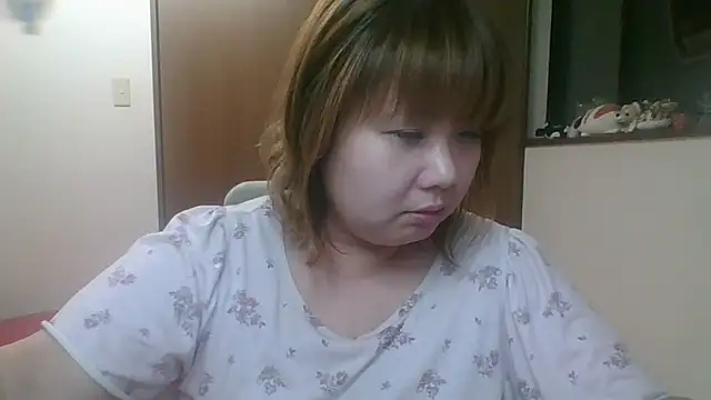 Snapshot of SAKU-RA-chan chatting on October 1, 2:32 pm SAKU-RA-chan online show from October 1, 2:32 pm