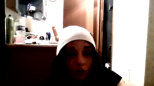 Snapshot of LitLilt chatting on January 11, 12:50 am LitLilt online show from January 11, 12:50 am