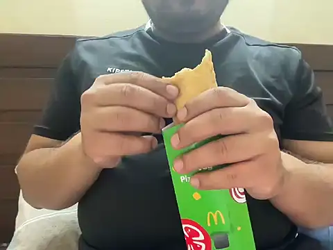 Snapshot of coolboy6566 chatting on April 4, 6:03 pm coolboy6566 online show from April 4, 6:03 pm