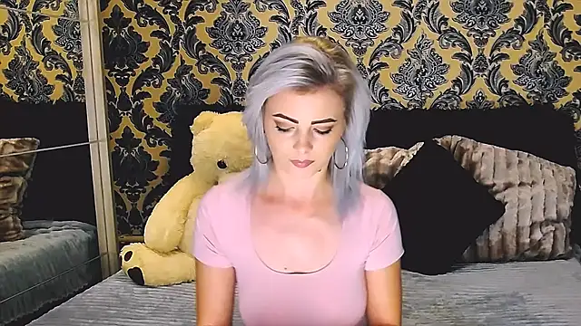 Snapshot of Aly_girl1 chatting on February 6, 10:58 am Aly girl1 online show from February 6, 10:58 am