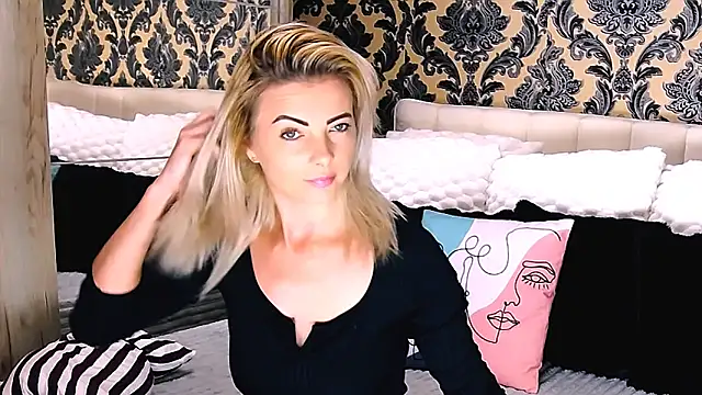 Snapshot of Aly_girl1 chatting on September 30, 8:20 am Aly girl1 online show from September 30, 8:20 am