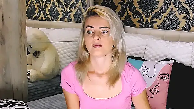 Snapshot of Aly_girl1 chatting on October 6, 8:48 am Aly girl1 online show from October 6, 8:48 am