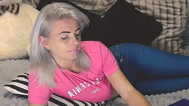 Snapshot of Aly_girl1 chatting on March 12, 2:01 pm Aly girl1 online show from March 12, 2:01 pm