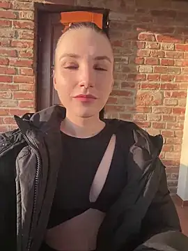 Snapshot of Sofia_Poly chatting on February 21, 3:21 pm Sofia Poly online show from February 21, 3:21 pm