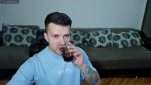 JohnnyStepBro online show from April 18, 6:21 pm