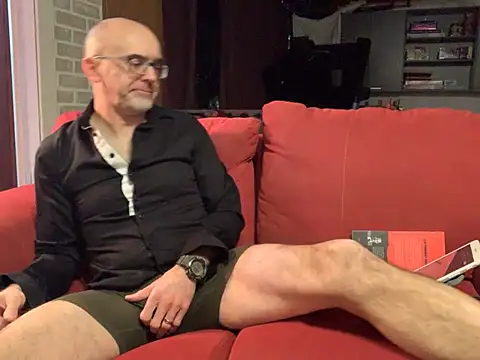 Snapshot of MaxVain chatting on February 1, 3:41 am MaxVain online show from February 1, 3:41 am