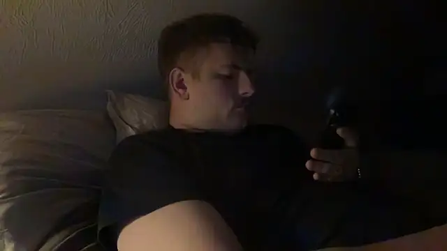 Snapshot of BigSammy1995 chatting on February 14, 2:39 am BigSammy1995 online show from February 14, 2:39 am