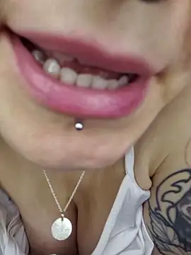 Snapshot of FoxRineHelen chatting on March 21, 3:57 pm FoxRineHelen online show from March 21, 3:57 pm