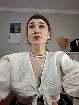 Snapshot of FoxRineHelen chatting on February 19, 1:50 pm FoxRineHelen online show from February 19, 1:50 pm