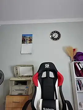 Snapshot of FoxRineHelen chatting on February 11, 5:18 pm FoxRineHelen online show from February 11, 5:18 pm