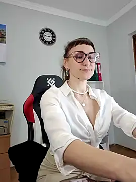 Snapshot of FoxRineHelen chatting on February 10, 2:16 pm FoxRineHelen online show from February 10, 2:16 pm