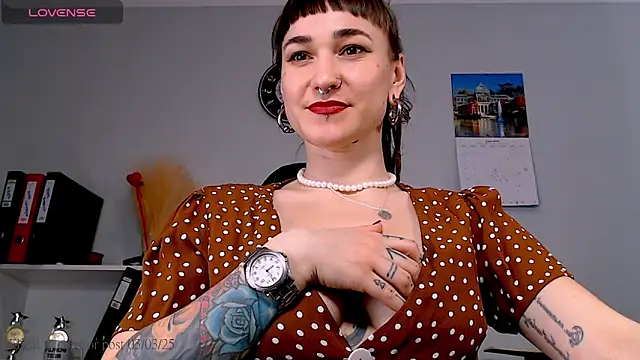 Snapshot of FoxRineHelen chatting on March 3, 1:01 pm FoxRineHelen online show from March 3, 1:01 pm