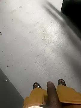 Snapshot of zeekBbc chatting on October 31, 8:33 am zeekBbc online show from October 31, 8:33 am