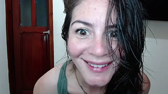 Snapshot of Hanny_24 chatting on July 6, 9:27 am Hanny 24 online show from July 6, 9:27 am