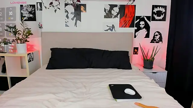 Lisa Moones online show from October 23, 5:33 pm