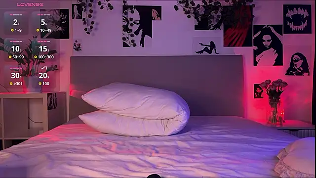 Lisa Moones online show from February 26, 4:51 pm