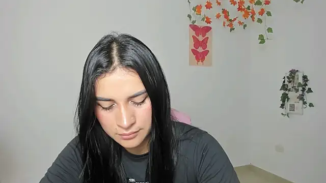 Emic  online show from April 6, 2:18 pm