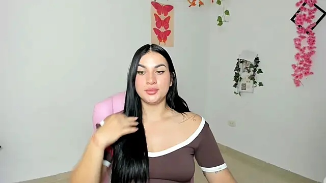 Emic  online show from February 7, 3:42 pm