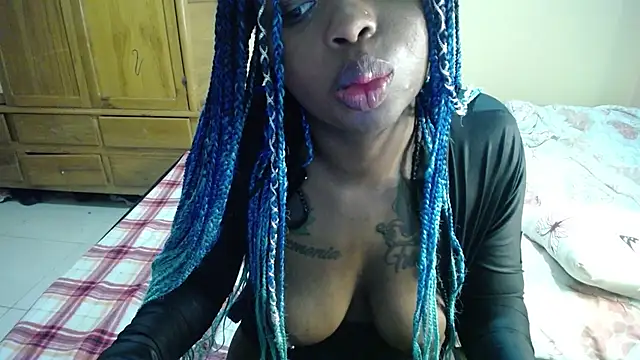 Snapshot of _Zooee chatting on February 12, 5:16 pm Zooee online show from February 12, 5:16 pm