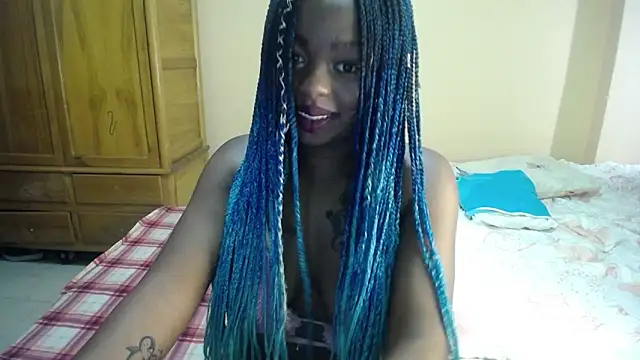 Snapshot of _Zooee chatting on February 18, 1:44 pm Zooee online show from February 18, 1:44 pm