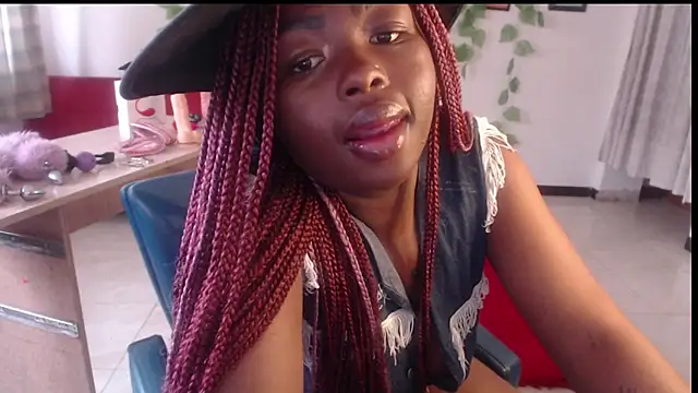 Snapshot of _Zooee chatting on October 26, 9:26 pm Zooee online show from October 26, 9:26 pm