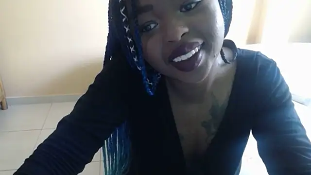 Snapshot of _Zooee chatting on February 5, 1:54 pm Zooee online show from February 5, 1:54 pm