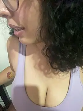 Snapshot of babyluna939 chatting on March 5, 11:16 pm babyluna939 online show from March 5, 11:16 pm