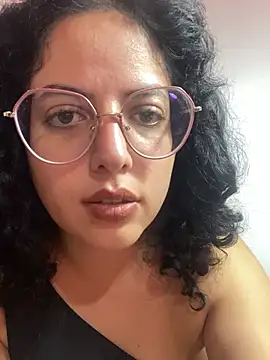 Snapshot of babyluna939 chatting on February 28, 9:33 pm babyluna939 online show from February 28, 9:33 pm