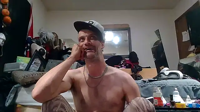 Snapshot of slinginbigD chatting on July 9, 10:31 pm slinginbigD online show from July 9, 10:31 pm