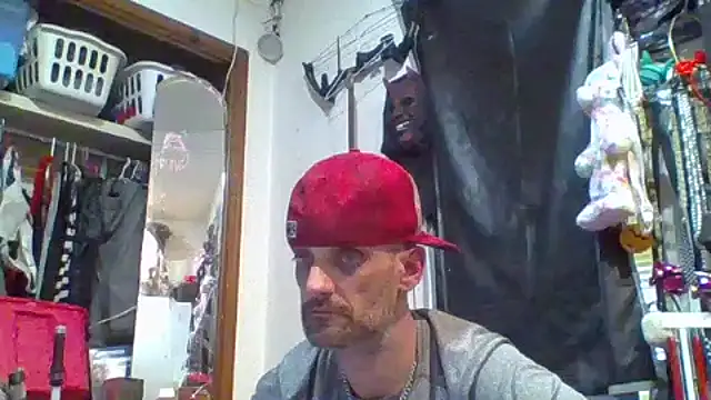 Snapshot of slinginbigD chatting on September 23, 7:54 pm slinginbigD online show from September 23, 7:54 pm